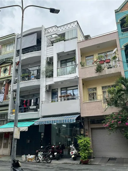 Bán gấp nhà hiếm hxh, 4 tầng, 4.5x20m, thành thái, p.12, q.10 khu vực sầm uất giá chỉ 20 tỷ tl