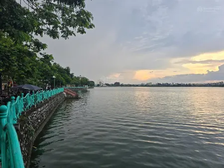 Nhà đẹp mới tinh30m ra phố lạc long quân sát hồ tây full nội thất mới 34m2 5tầng mt5m 8,5 tỷ tây hồ