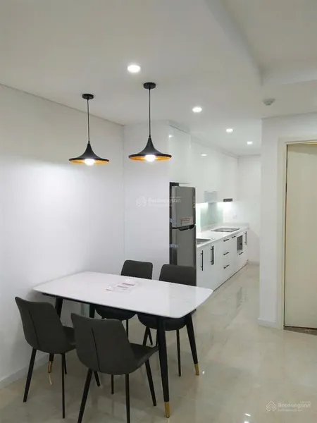 Chính chủ cần bán gấp căn hộ tầng trung view thoáng tòa c7 vinhomes d'capitale 2 pn 70m2 giá 7,2 tỷ