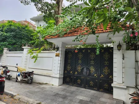 Bán nhà mặt đường nguyễn gia thiều, hoàn kiếm diện tích 510 m2, mt 18m, thang máy, nt luxury
