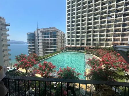Bán 1 căn duy nhất gold coast view hồ bơi tầng 14. dt 52m2, giá 4 tỉ bao hết