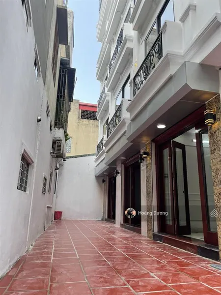 Nhà 5 tầng sau cây xăng biên giang ubnd. cách ô tô 10m. 300m ra ql6 xe bus. 10p ga yên nghĩa
