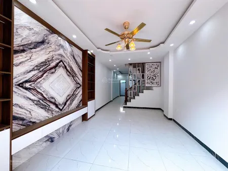 Chính chủ bán nhà đơn lập đường ô tô thông 42m2, 4pn tặng full nội thất sẵn về ở
