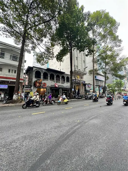Hot! bán nhà siêu phẩm mt bùi thị xuân, quận 1, dt 8.6x16m, hđt 200tr/ tháng, 105 tỷ