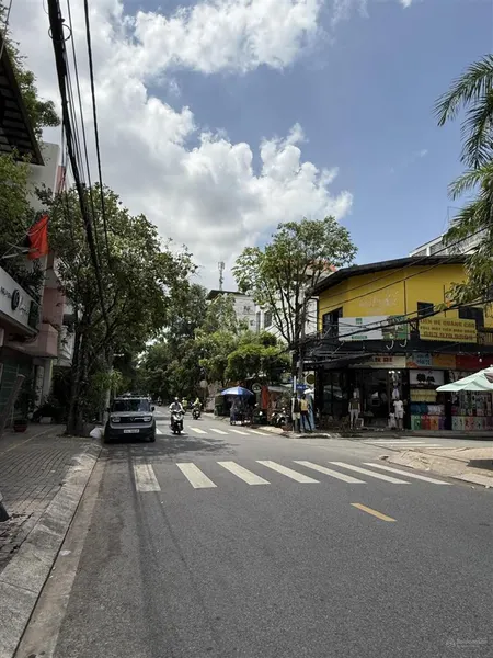 Bán nhà mặt phố đường số 40, tân phong, quận 7, tp.hcm,sổ hồng 90m2 full nội thất.giá ưu đãi