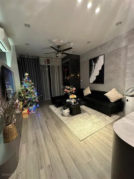 Chính chủ bán căn 70m2 vuông vắn có ban công phòng khách. 2pn2vs. tầng cao view triệu đô. full nt.