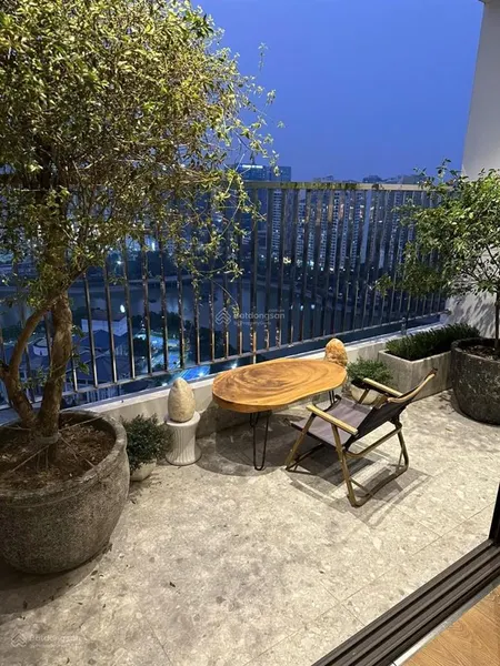 Chính chủ bán căn hoa hậu 125m2, tầng trung, căn góc, cửa đn ban công tn. 3pn 2vs. (ảnh thật)