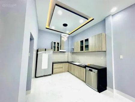 Bán nhà siêu phẩm dt(5x10m) 2 tầng 2pn gần biển p vĩnh hoà nha trang chỉ 2tỷ6