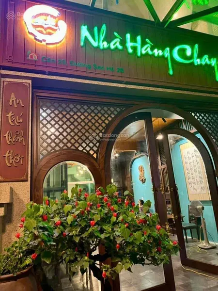 Shophouse 50 năm sh2a hoàn thiện, có thang máy đang cho thuê giá 11.5 tỷ vin gia lâm (0985 941 ***)