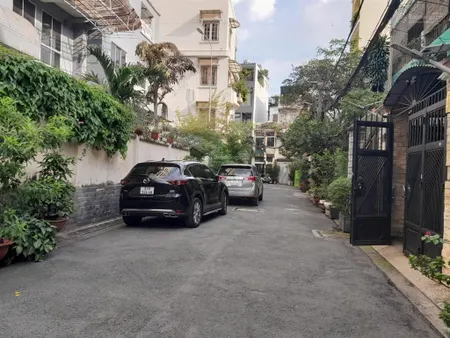 Căn nhà khu cao cấp ngay chung cư thủy lợi nguyễn xí. hẻm 5m xe hơi chạy phà phà cần bán gấp