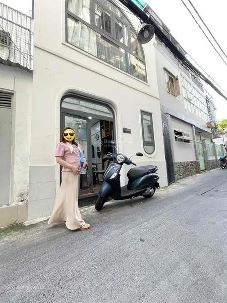 Nhà đẹp 2 tầng full nội thất xe hơi tới cửa gần chợ xóm củi quận 8 sổ riêng công chứng ngay