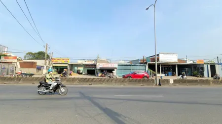 Bán đất 9.75x31.6m, mặt tiền sầm uất đường ql1k p.đông hòa gần chợ