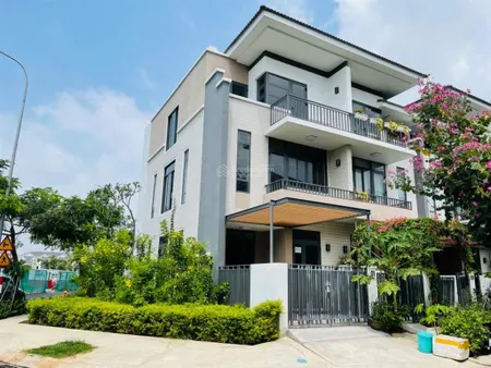 Tôi chính chủ bán nhà phố lavila (full nội thất) hoàn thiện thô dt 5.5 x 17,6m giá 11.7 tỷ