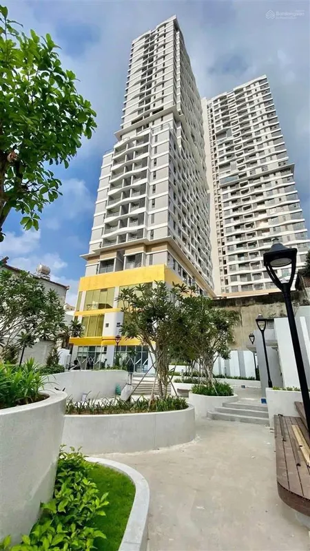 Bán căn hộ dhomme quận 6 70m2 giá 5 tỷ 250 (đã vat) view đầm sen và lanmark 81