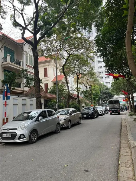 Bán nhà dịch vọng, thành thái, công viên cầu giấy 55m2, 11 tỷ, mặt tiền 5m, gần ôtô, hđ thuê 30tr