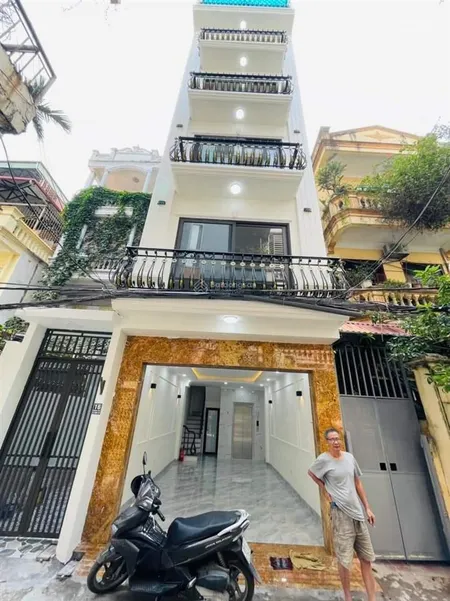 Bán nhà quan hoa, cầu giấy 36m2, nhỉnh 7 tỷ , nhà đẹp long lanh, đường to, gần phố, 6 tầng.