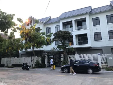 Bán khẩn cấp nhà vườn 120m rẻ nhất khu c nhà đẹp không một lỗi nhỏ. giá chỉ nhỉnh 22 tỷ.