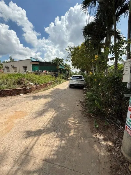 Đất thổ cư 1/ lý thái tổ ngay trung tâm hành chính xã phú thạnh , lô góc 2mt dt 100m đường btoong
