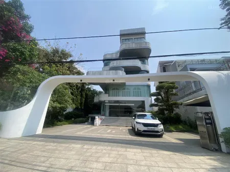 Chủ ngộp bank bán khuôn đất lớn 2 mặt tiền ngay trần não, 19x30m, 567.6m2 được xây cao, giá 66 tỷ