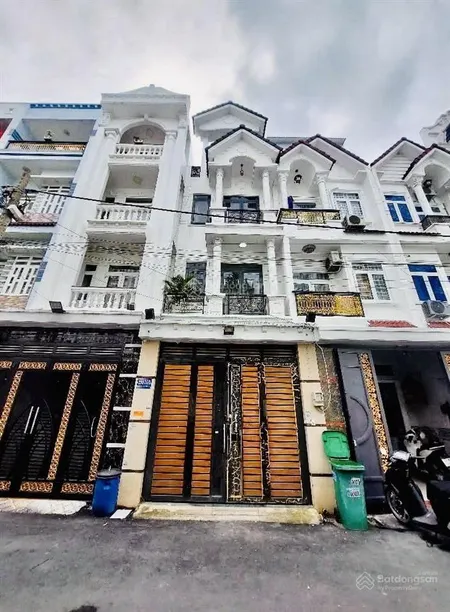 Nhà phố 1/ đường liên khu 2 5 ngay metro q12. dt 4 x 15m. trệt, 3 lầu, 5pn, 4wc. đường 10m nhựa