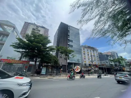 Mặt tiền lớn tòa nhà văn phòng 7 lầu, quận 11, khai thác ngay
