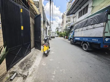 Bán nhà 200m2 hẻm xe tải 6m, đ. trịnh đình trọng, q. tân phú