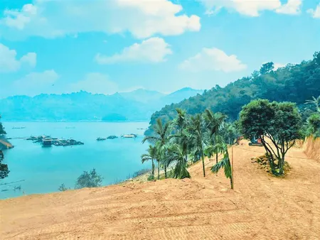 7500 m2 (300 thổ cư) bám hồ hòa bình chỗ rộng và đẹp nhất, cách tt hà nội chỉ 75 km