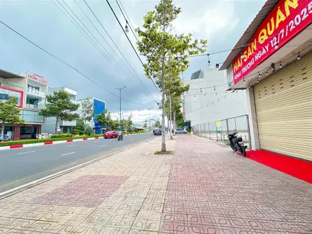 Bán gấp 1 nền đất siêu đẹp mặt tiền hùng vương gần karaoke, trường học, bệnh viện