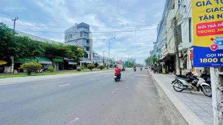 Mặt tiền đường 2/4, gần bến xe phía bắc * cách biển 1,5km