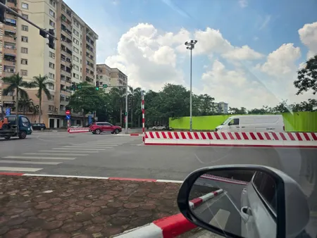 CHO THUÊ 30.000m2 ĐẤT TRUNG TÂM LONG BIÊN, HÀ NỘI - làm tổ hợp sân thể thao, bãi, kiot...