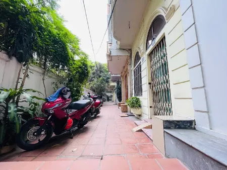 Nhà phân lô Ngõ 1194 Đường Láng, ô tô đậu cổng, view thoáng, 40mx 4 tầng, Kinh doanh tốt