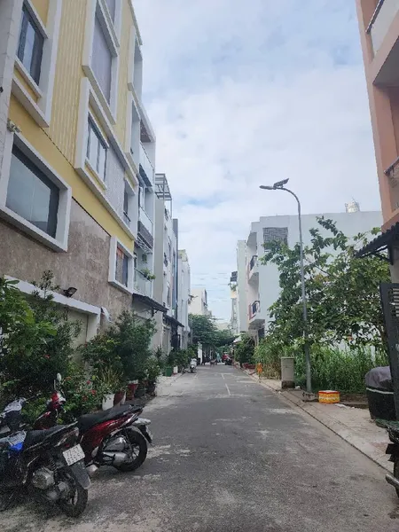 Bán nhà 2 Tầng Hẻm ôtô, ngang 5.1m giá 6.1 tỷ Phường Bình Hưng Hòa , Bình Tân
