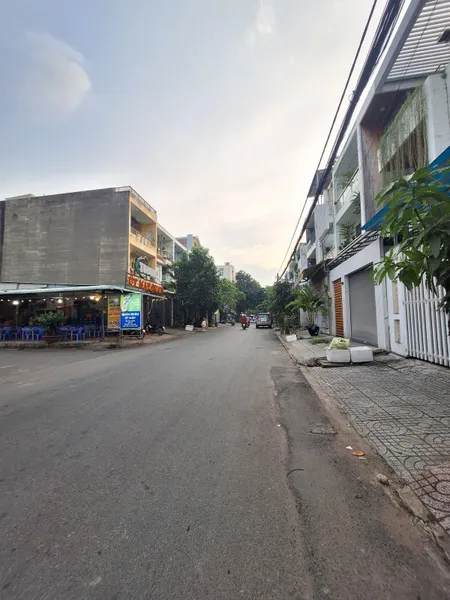 BÁN NHÀ KHU DÂN CƯ HỒNG LONG, HIỆP BÌNH PHƯỚC - 140m2 - GIÁ 10 TỶ