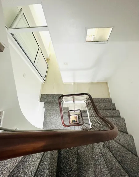 Bán nhà phố Việt Hưng - Nhỉnh 6 tỷ- Ô tô đỗ cửa - Có ô chờ thang máy