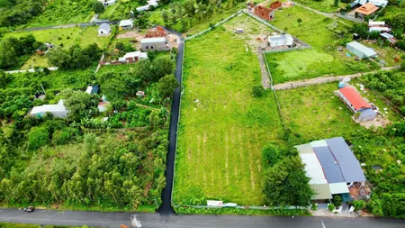 Bán đất 7300m² ngang 177m giá 8.9 tỷ Phường Long Hương