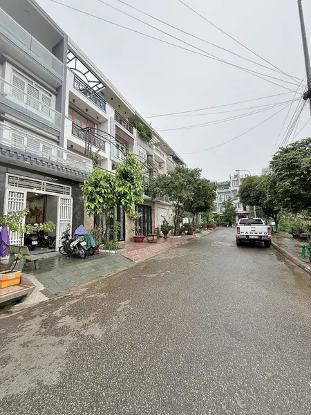 BÁN NHÀ 4 TẦNG MẶT TIỀN ĐƯỜNG 447B LÊ VĂN VIỆT – 7 PHÒNG CHO THUÊ, THU NHẬP TRÊN 25 TRIỆU/THÁNG