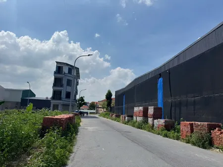 Bán 137m đất biệt thự lô góc. Nhìn sân bóng và nhà văn hoá. Khu giãn dân mới khả. Võ cường bắc ninh