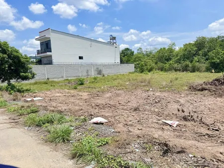BÁN NHANH 207M2 ĐẤT Ở TRUNG TÂM CHỢ ĐI VÀO 300M LÀ TỚI, DÂN CƯ ĐÔNG. GIÁ 180 TR