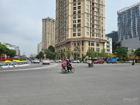 Hiếm mảnh đất gía đầu tư 360tr/m2 mặt phố hè 8m lạc long quân 200m2 mt~6 m nở hậu ~16m 71 tỷ tây hồ