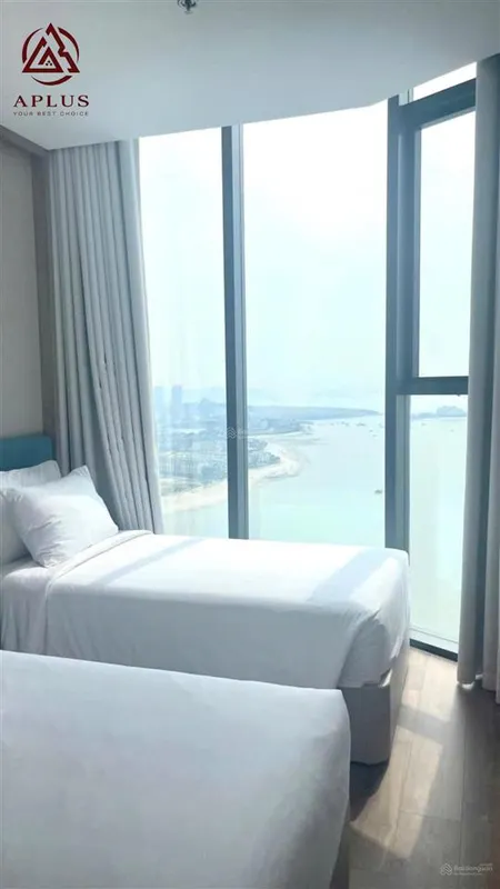 Căn hộ 2 ngủ 2 vệ sinh alacarte view biển vịnh tầng cao sát bãi tắm chỉ 5 tỷ