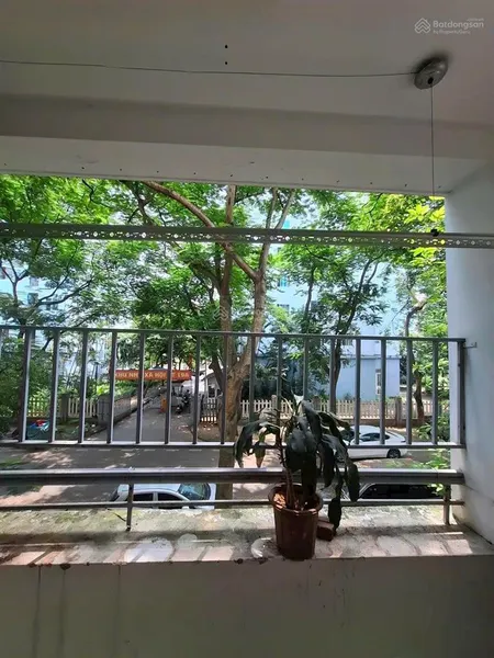 Bán căn hộ ct18 việt hưng thang máy tầng 2/5 khu thấp tầng 5 tầng. diện tích 97m2 nhà nguyên