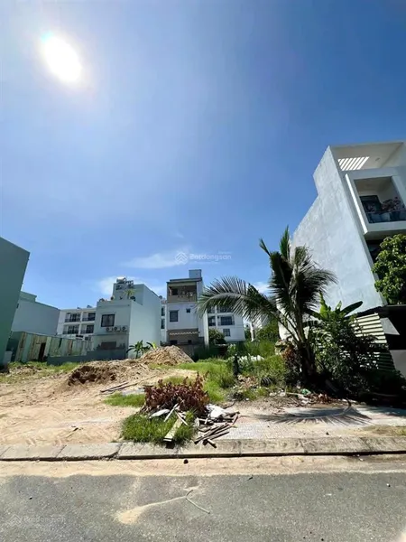 Bán cặp đất vị trí cực đẹp sát biển, khu vực tiềm năng, đầu tư xây ks hoặc căn hộ, đường 7m5