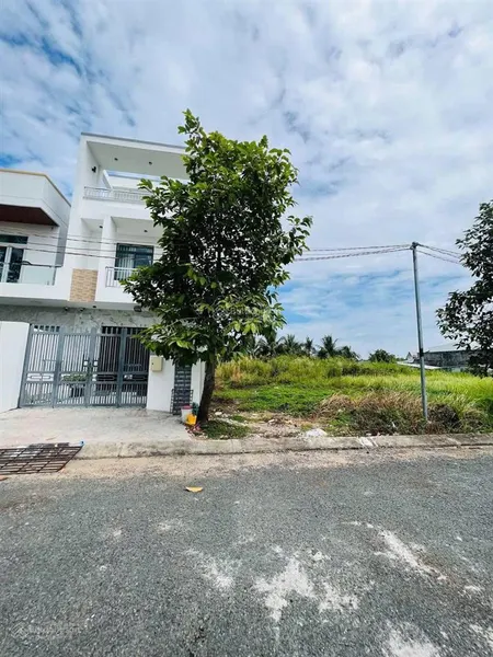 Kẹt tiền cần bán lại lô đất thổ cư tại long an, sổ có sẵn công chứng sang tên được ngay