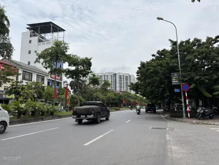 Bán căn siêu biệt thự mặt phố chu huy mân phố lớn cửa ngõ vinhomes riverside 310m2 làm gì cũng đẹp