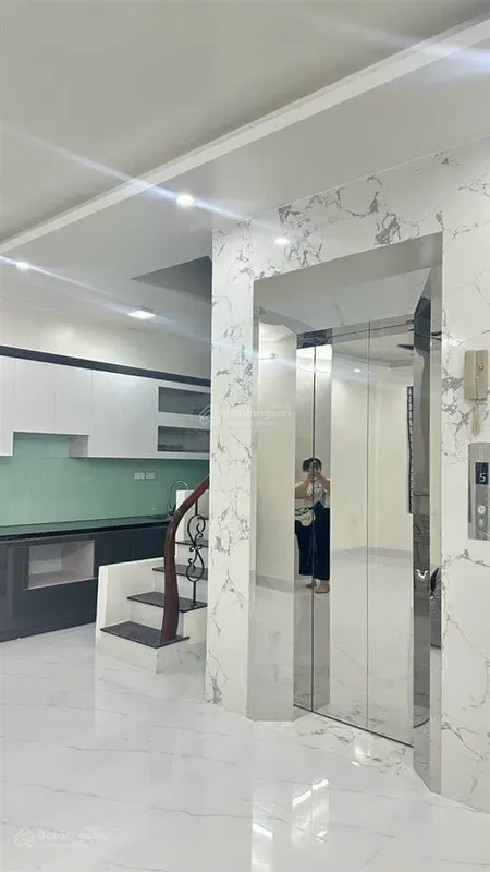 Bán nhà minh khai 52,5m2 x 5 tầng, thang máy, ngõ thông, ngay sát times city 0989 212 ***