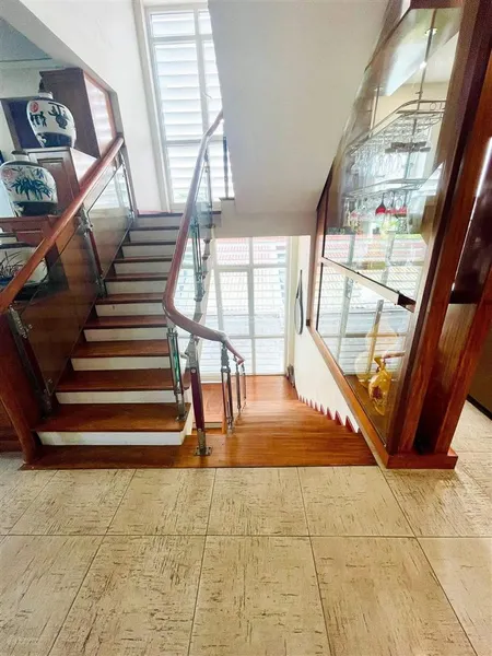 Hiếm bán biệt thự bán đảo linh đàm hoàng mai 255m2 4 tầng 12.5m mặt tiền 4 thoáng gần hồ, giá 65 tỷ
