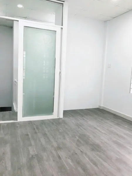 Nhà NC, Đ Cách Mạng Tháng 8, gần các khu vực Nhà hát Hòa Bình, Chợ Hồ Thị Kỷ