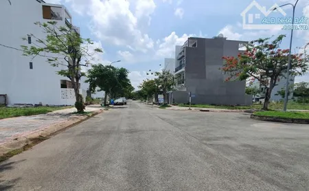 Chính chủ bán gấp lô đất ngay trung tâm Long Thành-cách sân bay 5km-sổ sẵn giá 900tr
