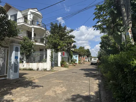 Bán nhà 3 lầu 311m² ngang 10m giá 12.5 tỷ Phường Buôn Ma Thuột