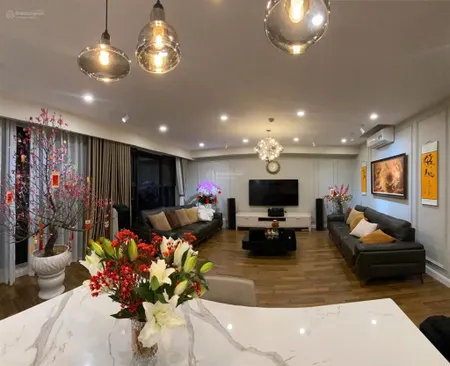 Tôi chính chủ cần bán căn 130m2 3pn, giá 7,2 tỷ, sổ đỏ, full nội thất tại goldmark 0363 890 ***